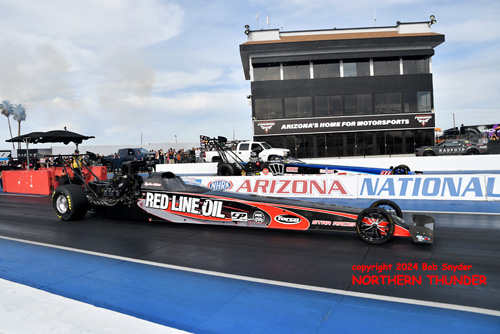 Taylor Vetter (near lane) vs 
Johnny Ahten (far lane)